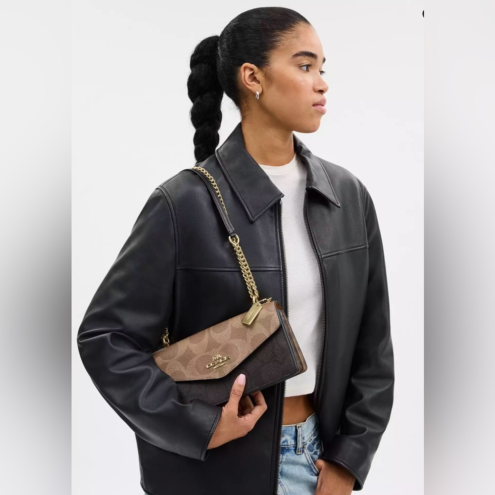 Klare Envelope Crossbody in Blocked Signature Coated Canvas - Picture 12 of 12